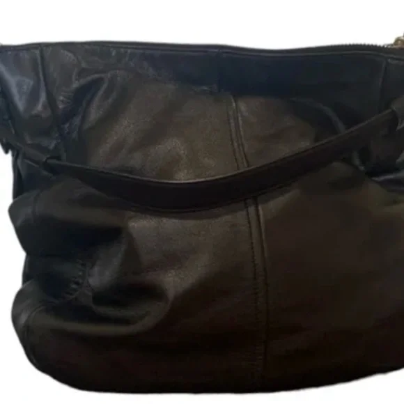 Coach Black Leather
Ashlyn Chelsea Shoulder Bag - Picture 5 of 10